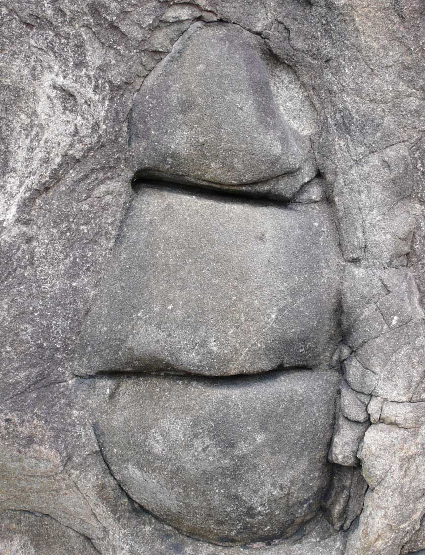 712